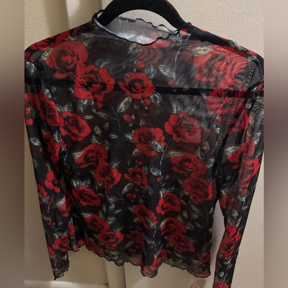 Sheer layering tops and floral - Picture 7 of 15